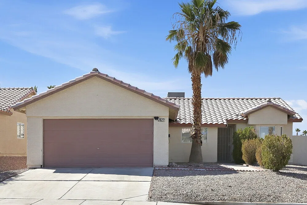 3 bed, 2.0 bath, 1208 sqft, $1,960 — Photo 1