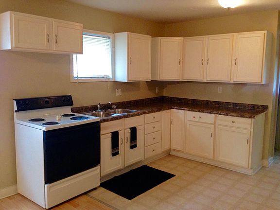 open floor plan-kitchen