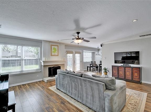 5th image of 10528 School House Ln