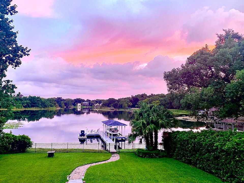 Views of Private Lake Sybelia right in the back yard!