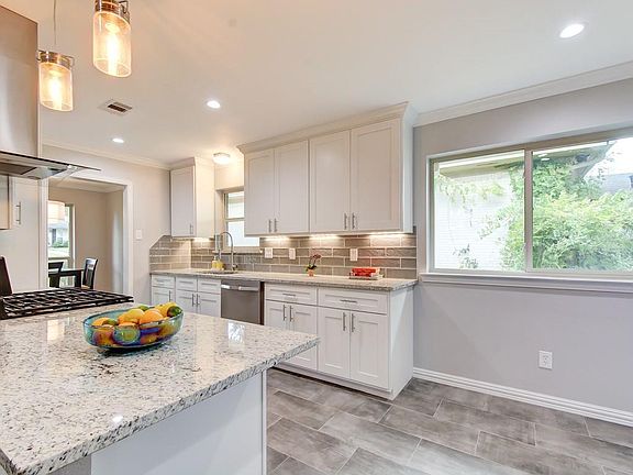 3rd image of 412 Lawndale Dr