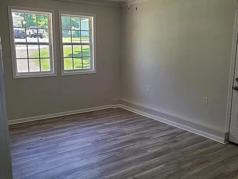 613 Haverford Ln — Photo 12