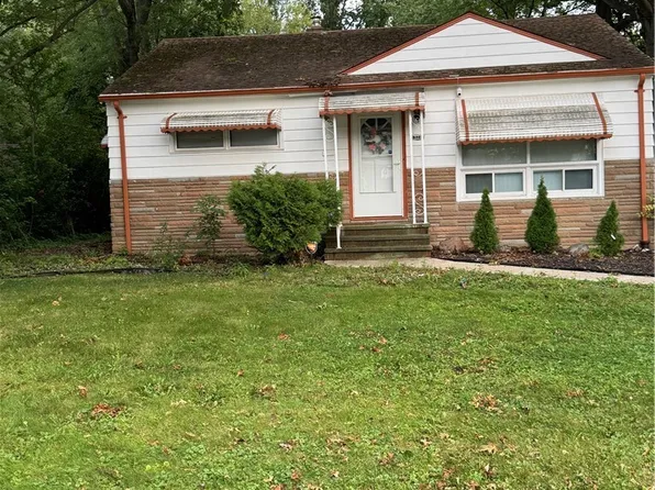 13210 McCracken Rd, Garfield Heights, OH 44125