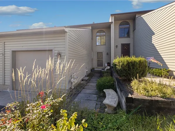 130 Lookout Cir, Syracuse, NY 13209