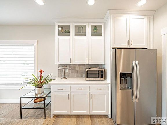 3rd image of 644 Silvermaple Dr