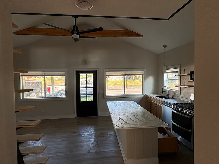 8 E River Rd — Photo 3