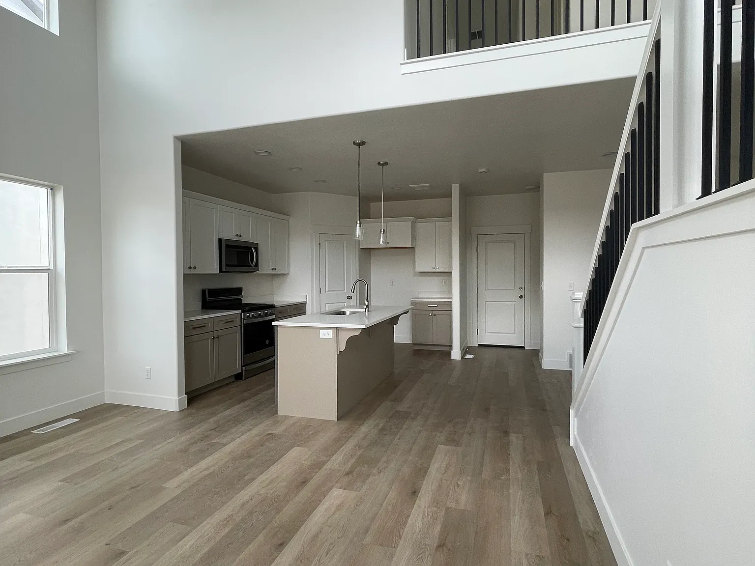 3 bed, 2.5 bath, 1700 sqft, $2,275 — Photo 3