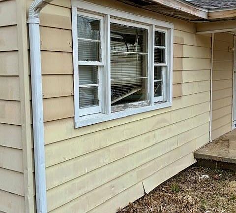 2nd image of 487 Brooks Rd