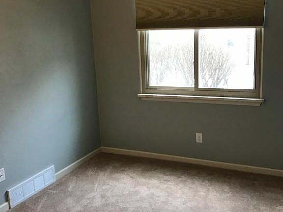 3rd image of 124 Grenadier Ct