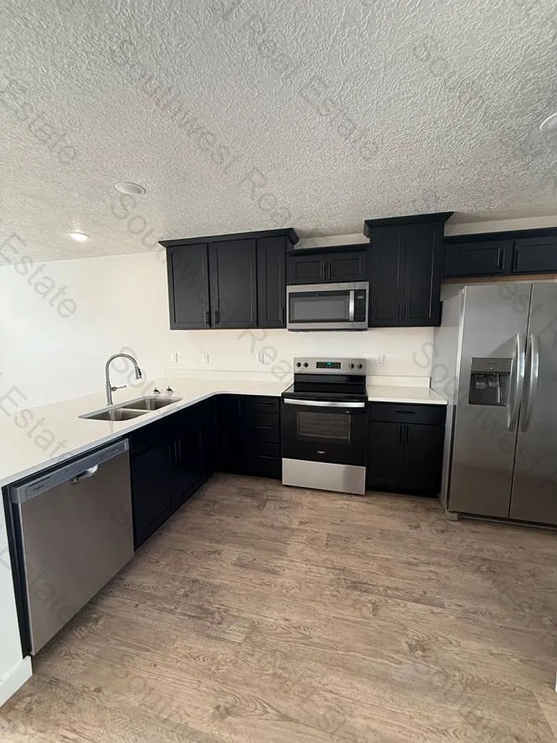 3521 Ethan — Photo 1