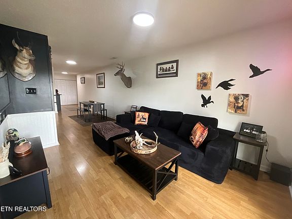 4th image of 100 Village Way APT E