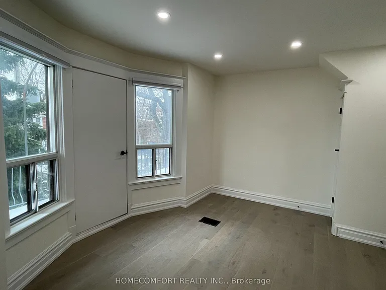 33 Strathmore Blvd #UPPER — Photo 18
