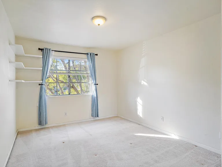 2042 Coolidge St — Photo 17