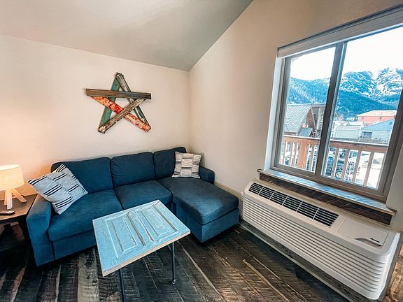 2nd image of 597 Iowa Ave #2