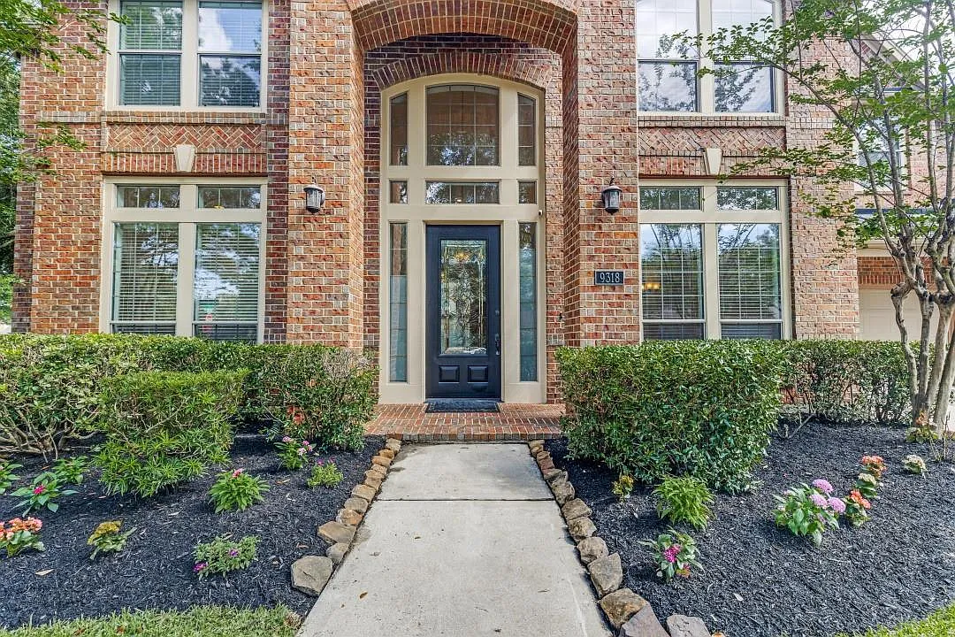 4 bed, 3.5 bath, 4616 sqft, $4,300 — Photo 3