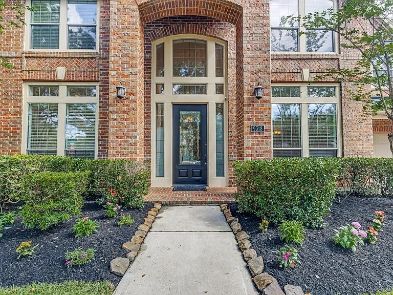 9318 Rainbluff Ln — Photo 3