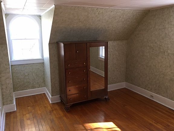 Upstairs bedroom 2