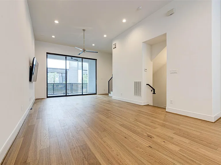 2622 Rusk St — Photo 7