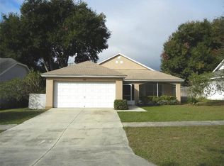 3851 Bayshore Cir, Tavares, FL 32778