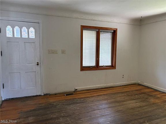 3rd image of 9416 Orchard Ave