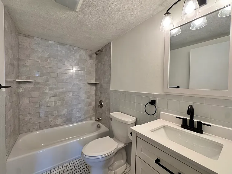 22 Irving St #15 — Photo 9