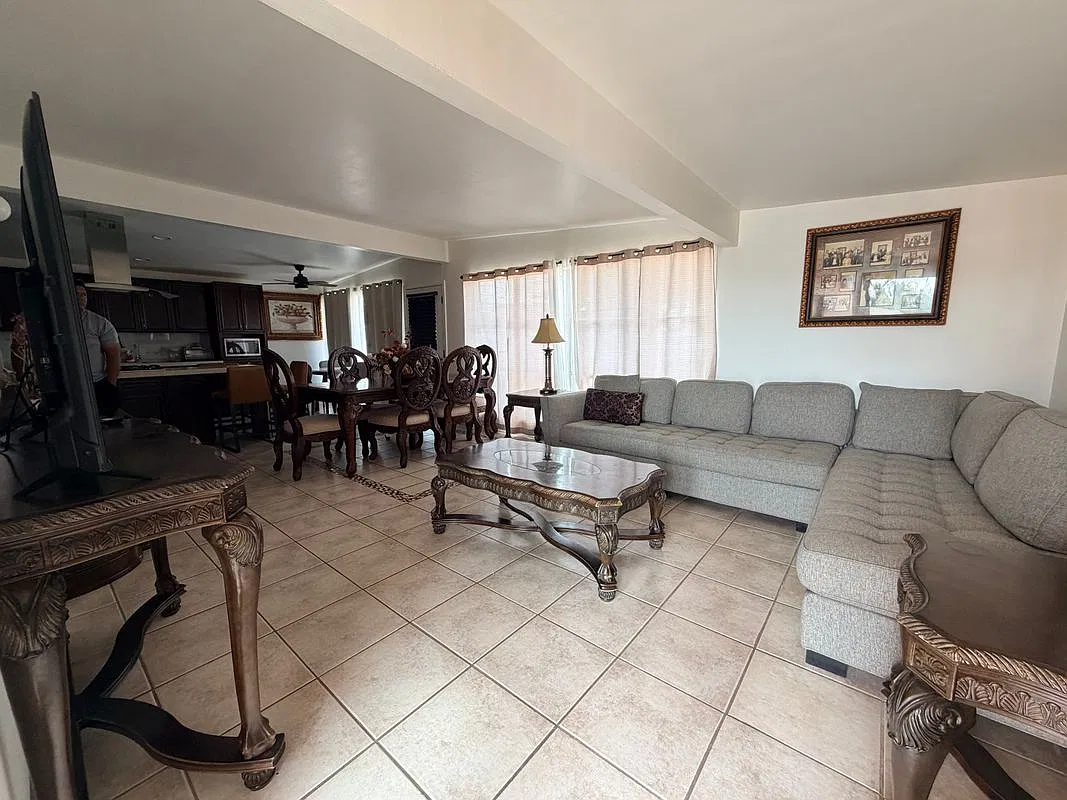 3 bed, 2.0 bath, 1236 sqft, $1,900 — Photo 4