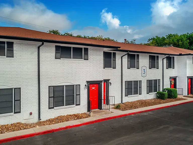 The Oaks Apartments At Medical Center — Photo 49