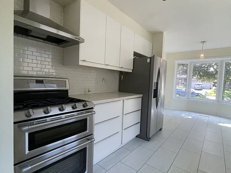 24 Rembrandt Dr — Photo 7