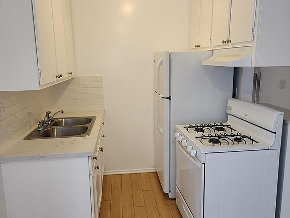 2nd image of 511 Raymond Ave #10