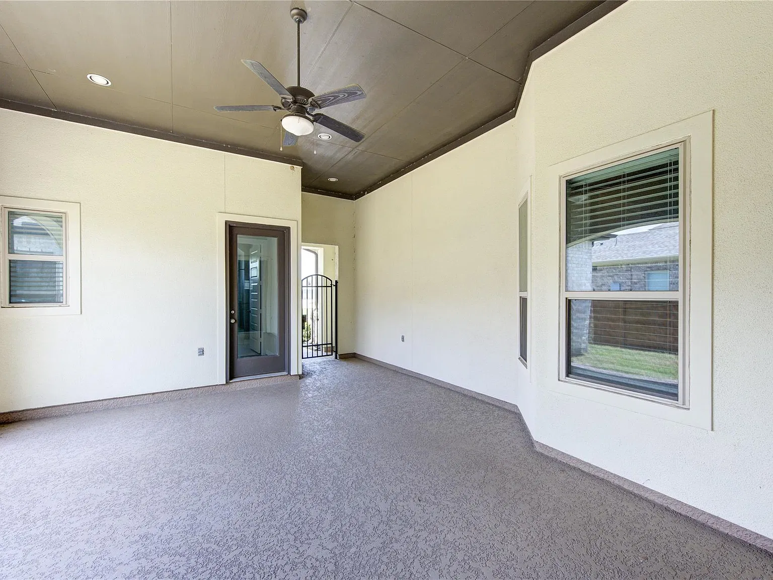 4 bed, 4.0 bath, 2682 sqft, $3,600 — Photo 2