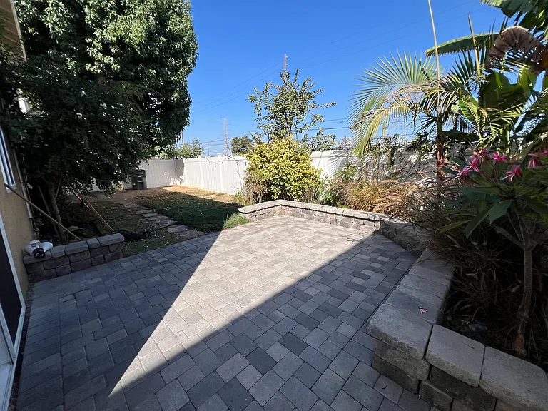 1157 W 204th St — Photo 57