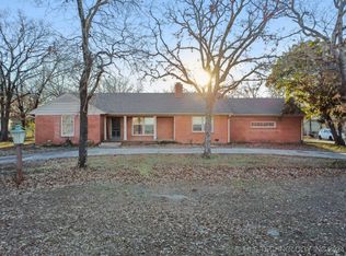 1911 Parkview Dr, Okmulgee, OK 74447