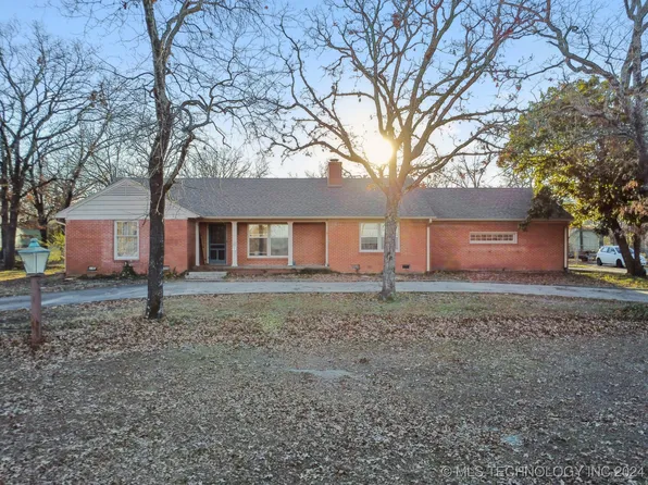 1911 Parkview Dr, Okmulgee, OK 74447