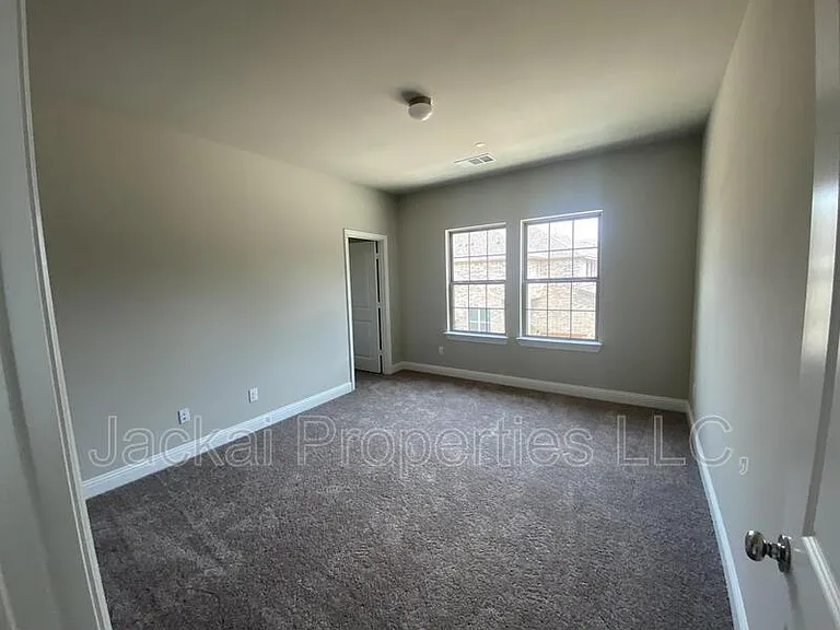 801 Ponds Edge Ln — Photo 15
