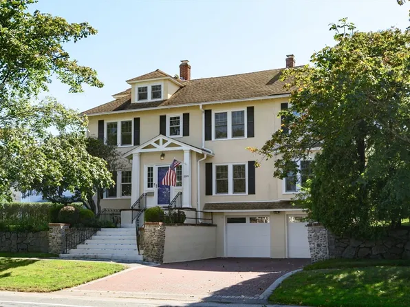 1099 Brook Rd, Milton, MA 02186