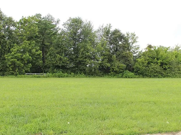 2 Belle Meade Dr, Murray, KY 42071