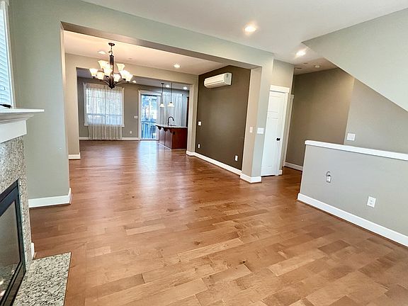 2nd image of 1374 Brooklyn Walk NE