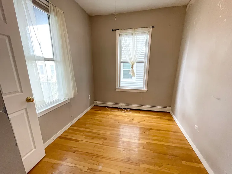 7 Iroquois St #2F — Photo 6
