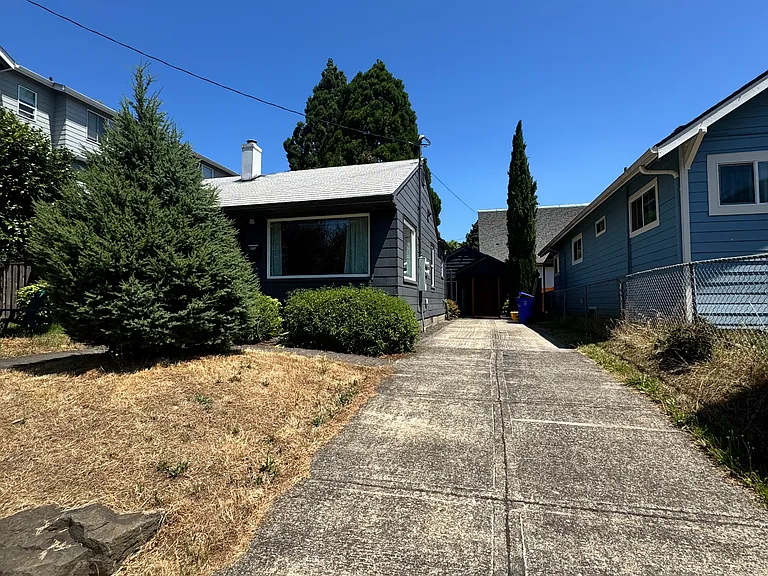 8935 N Kellogg St — Photo 14