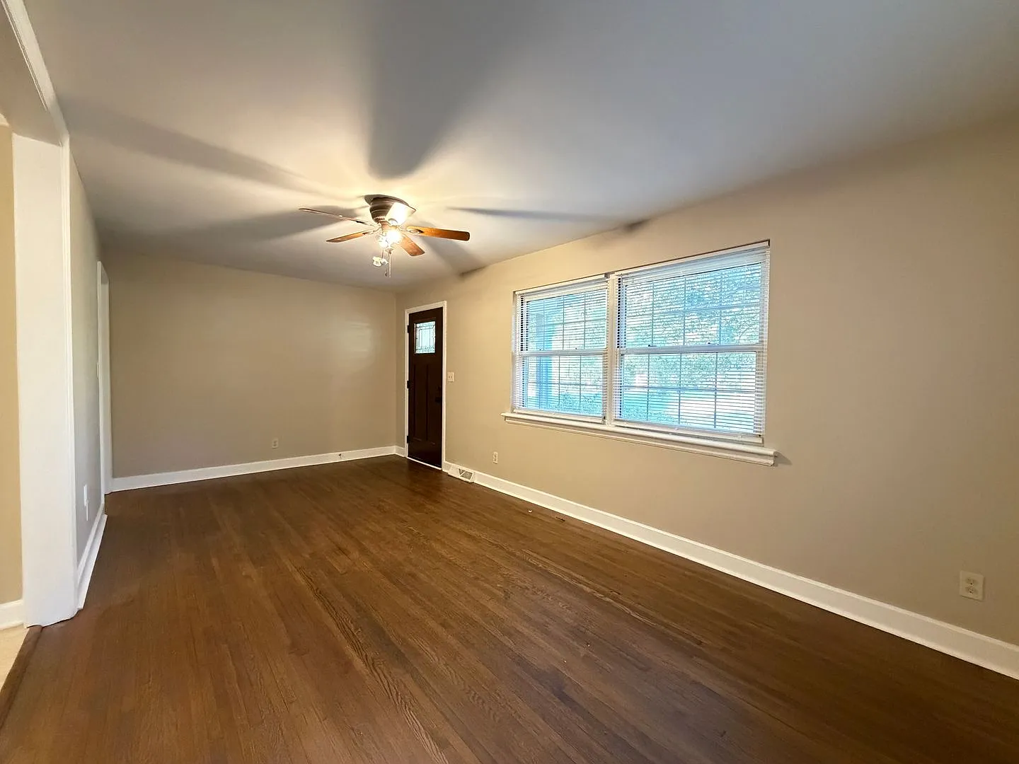 Updated Cottage with a country Setting — Photo 3