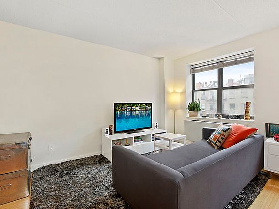 5th image of 516 W 47th St APT S5c
