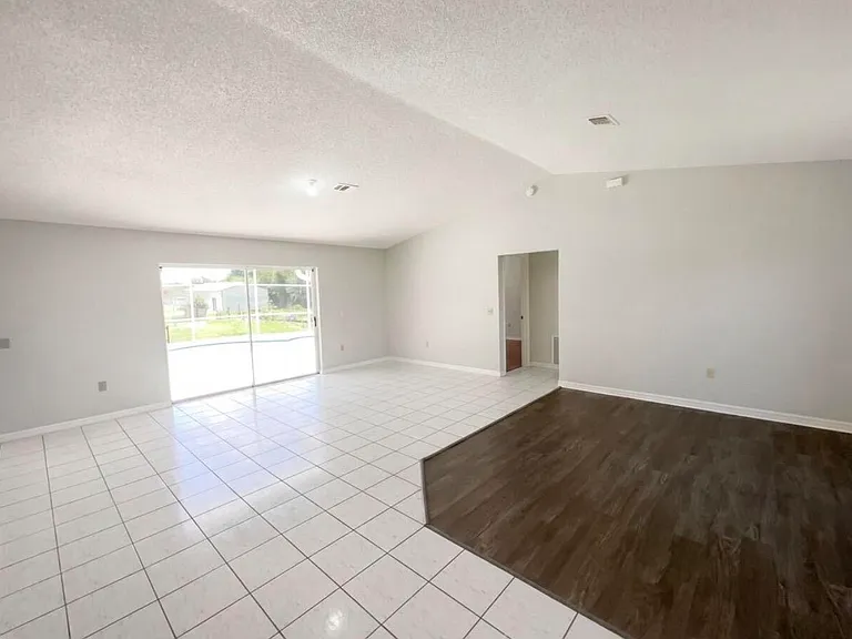 1750 Evergreen Ct — Photo 3