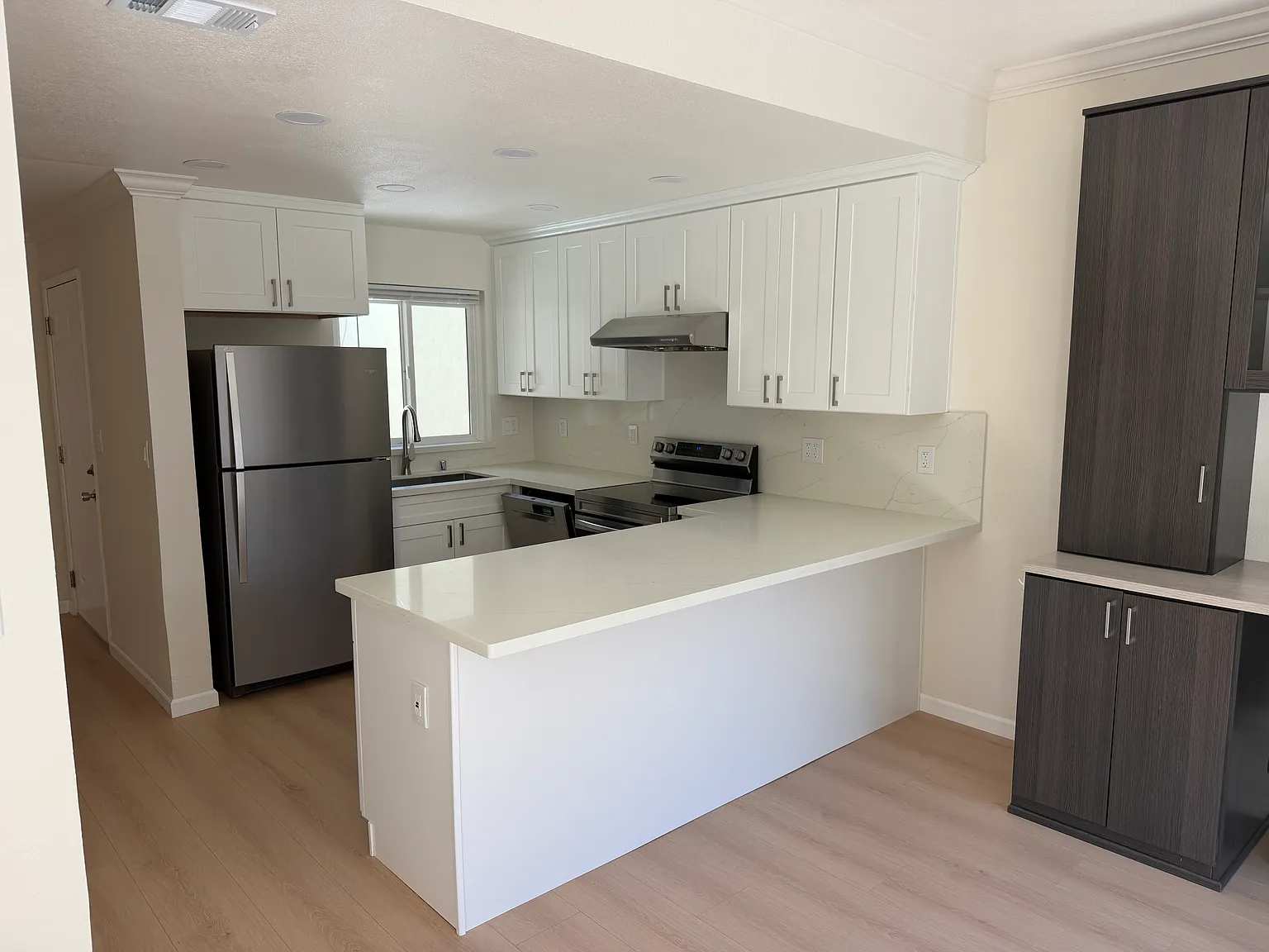 4 bed, 2.5 bath, 1544 sqft, $4,300 — Photo 3