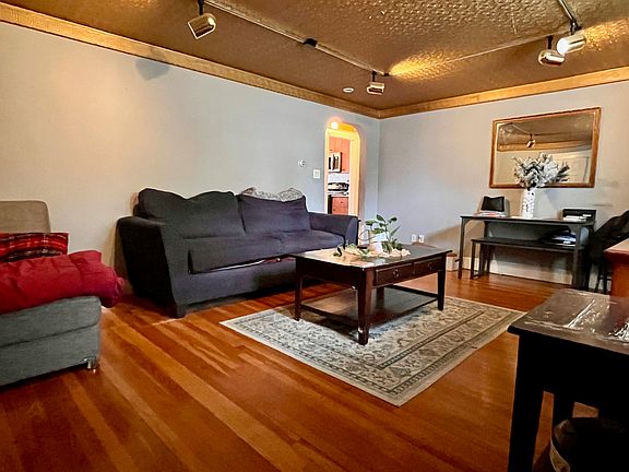 2nd image of 211-213 Pauline St #1R
