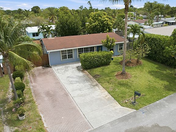 5th image of 941 NE 23rd Court