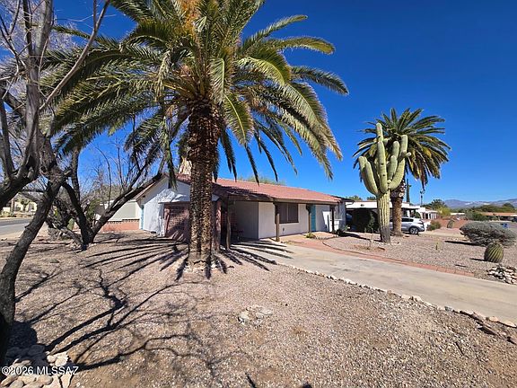 4th image of 440 S Vista Del Rio