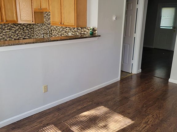 3rd image of 75 Catherine St #1