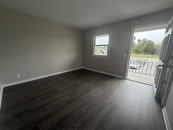 3rd image of 35 Oak St APT C9