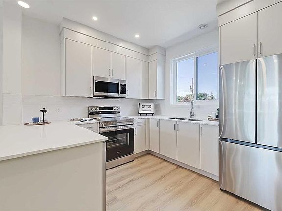 2nd image of 828 S 8th Ave NE #7