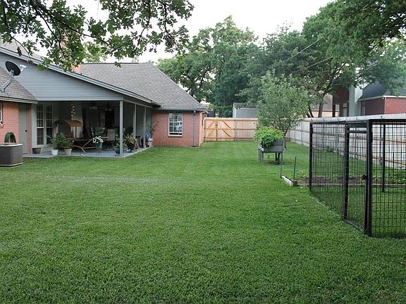 5th image of 309 Louise Dr